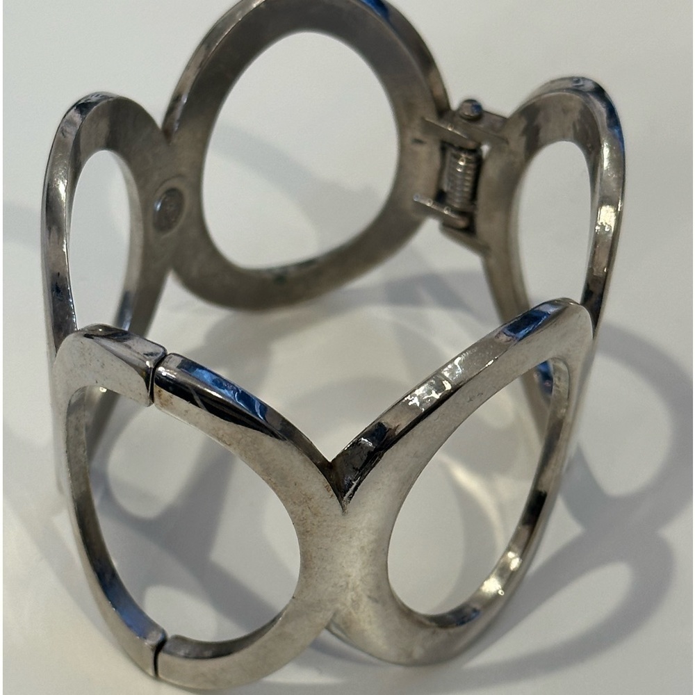 Premier Design (marking) Wide hinged cuff bracelet in silver - Picture 4 of 6